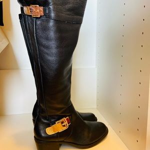 VINCE CAMUTO GOLD CLASP BOOT 6.5